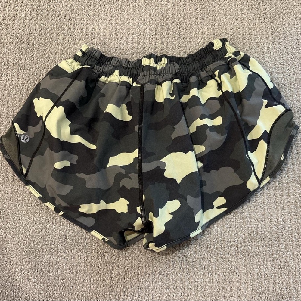 lululemon athletica Women's Camo Shorts - Black and Green